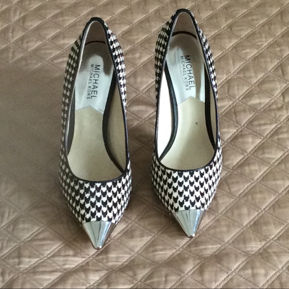 M K Shoes Zady Calfhair Houndstooth Pumps, - Picture 4 of 8